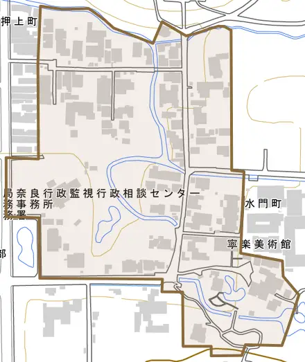 水門町とその周辺の地図。町の範囲を重ねている