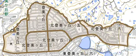 北登美ヶ丘とその周辺の地図。町の範囲を重ねている