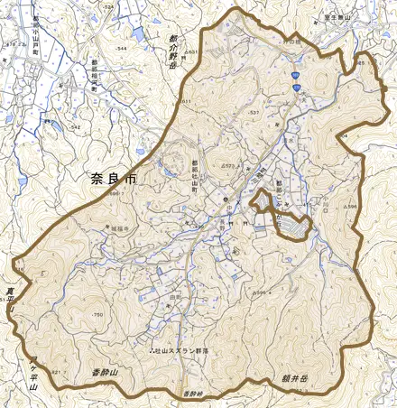 都祁吐山町とその周辺の地図。町の範囲を重ねている