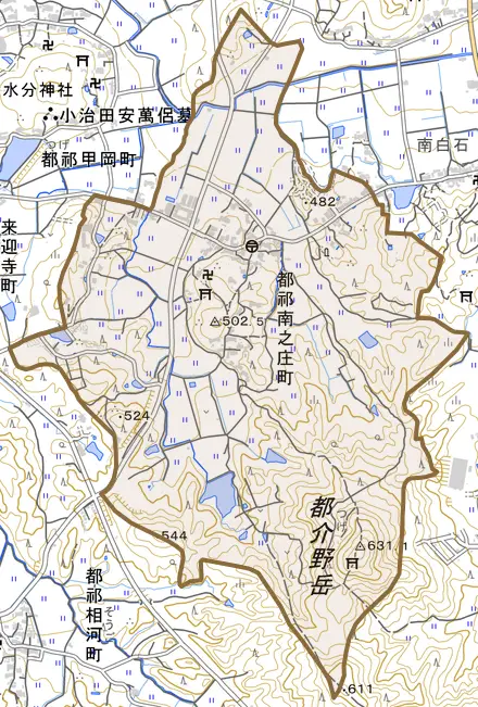 都祁南之庄町とその周辺の地図。町の範囲を重ねている