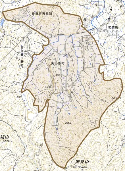 矢田原町とその周辺の地図。町の範囲を重ねている