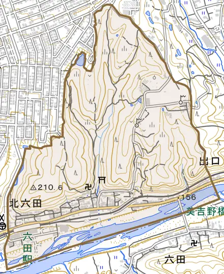 大字北六田とその周辺の地図。町の範囲を重ねている