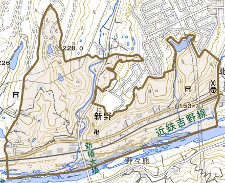 大字新野とその周辺の地図。町の範囲を重ねている