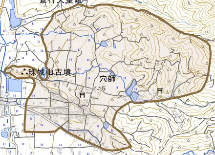 大字穴師とその周辺の地図。町の範囲を重ねている