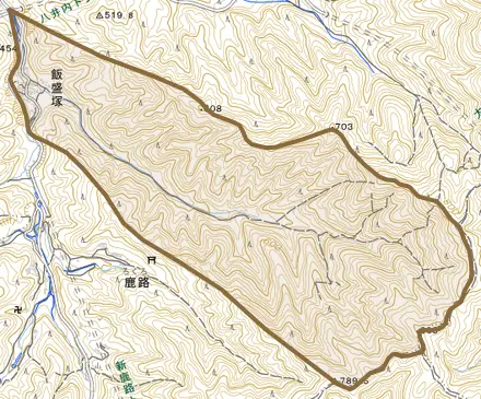 大字飯盛塚とその周辺の地図。町の範囲を重ねている
