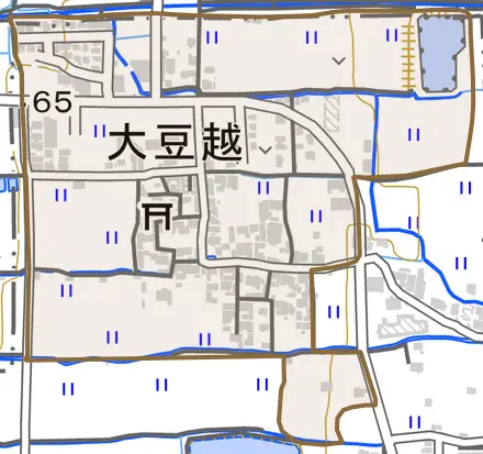 大字大豆越とその周辺の地図。町の範囲を重ねている
