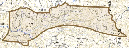 大字芹井とその周辺の地図。町の範囲を重ねている