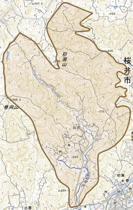 大字白河とその周辺の地図。町の範囲を重ねている