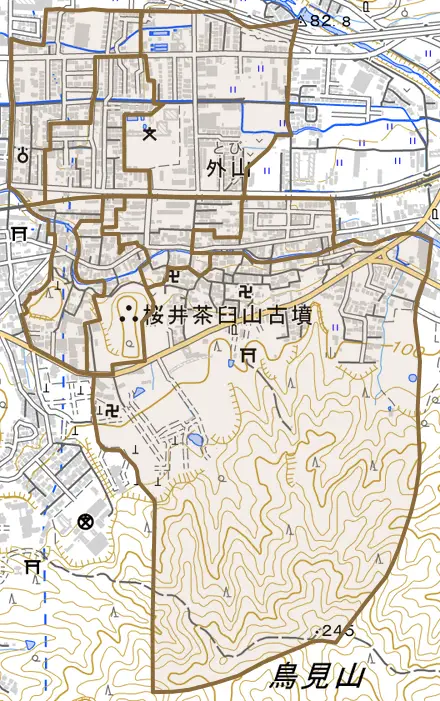 大字外山とその周辺の地図。町の範囲を重ねている