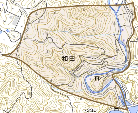 大字和田とその周辺の地図。町の範囲を重ねている