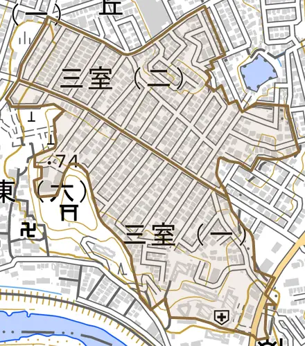 三室とその周辺の地図。町の範囲を重ねている