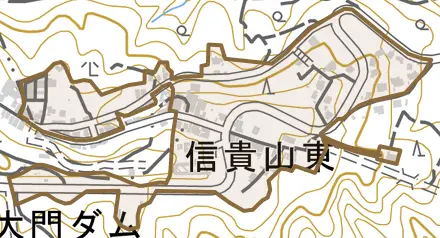 信貴山東とその周辺の地図。町の範囲を重ねている
