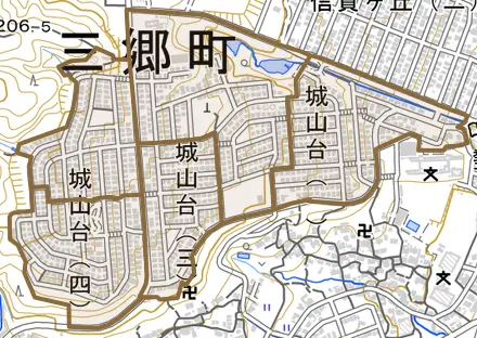 城山台とその周辺の地図。町の範囲を重ねている
