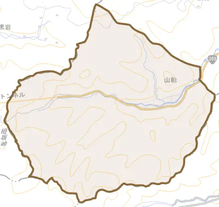 大字山粕とその周辺の地図。町の範囲を重ねている