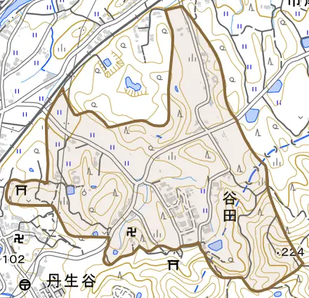 大字谷田とその周辺の地図。町の範囲を重ねている