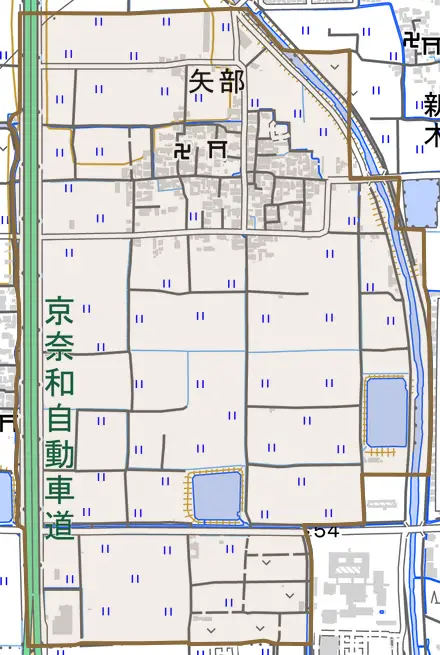 大字矢部とその周辺の地図。町の範囲を重ねている