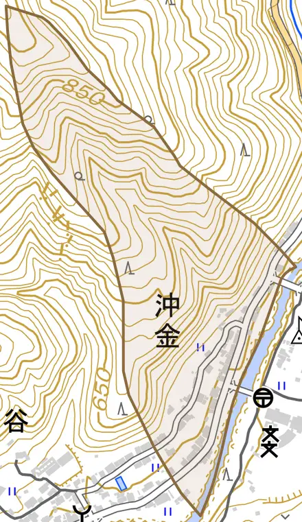 大字沖金とその周辺の地図。町の範囲を重ねている
