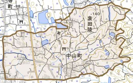 中山町とその周辺の地図。町の範囲を重ねている