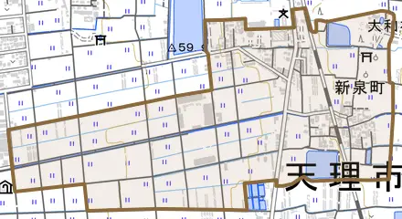 新泉町とその周辺の地図。町の範囲を重ねている