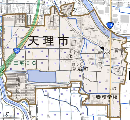 庵治町とその周辺の地図。町の範囲を重ねている