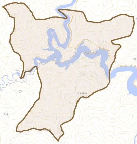 大字川津とその周辺の地図。町の範囲を重ねている