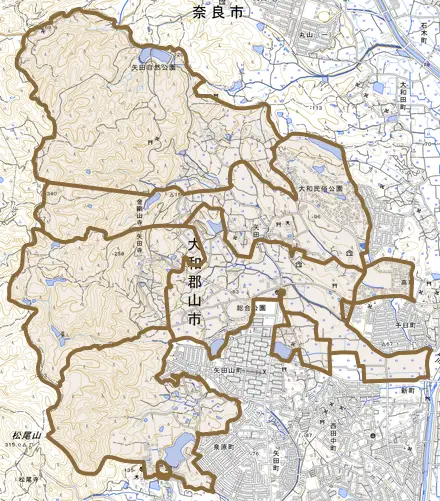 矢田町とその周辺の地図。町の範囲を重ねている