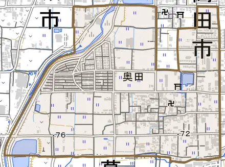 大字奥田とその周辺の地図。町の範囲を重ねている