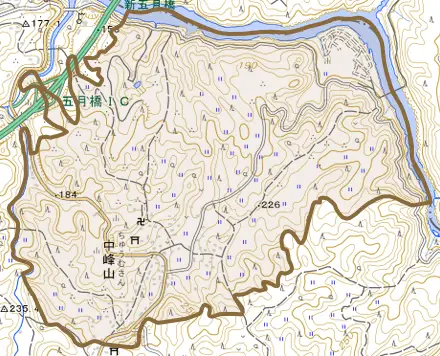 大字中峰山とその周辺の地図。町の範囲を重ねている