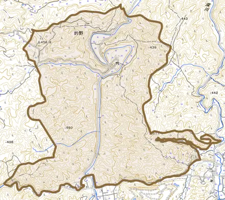 大字的野とその周辺の地図。町の範囲を重ねている