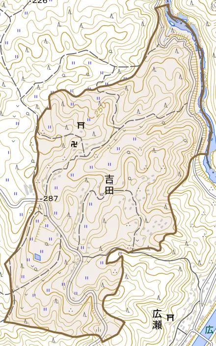 大字吉田とその周辺の地図。町の範囲を重ねている