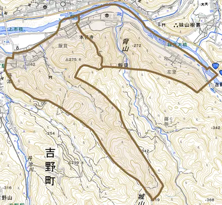大字飯貝とその周辺の地図。町の範囲を重ねている
