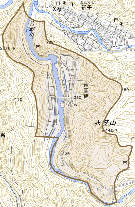 大字南国栖とその周辺の地図。町の範囲を重ねている