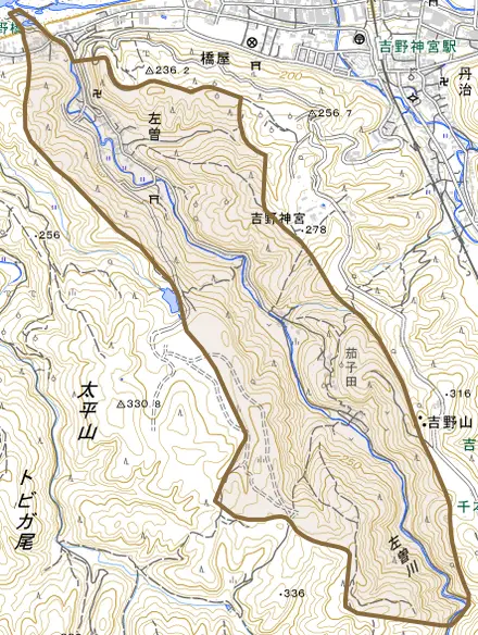 大字左曽とその周辺の地図。町の範囲を重ねている