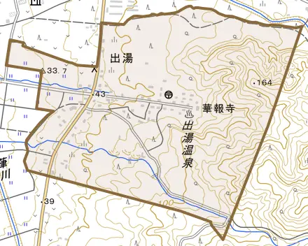 出湯とその周辺の地図。町の範囲を重ねている