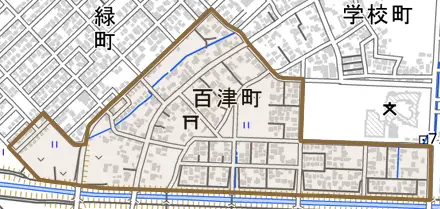 百津町とその周辺の地図。町の範囲を重ねている