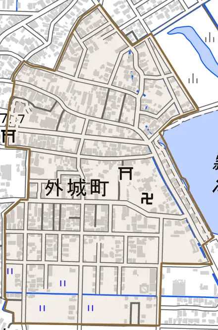 外城町とその周辺の地図。町の範囲を重ねている