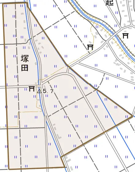 塚田とその周辺の地図。町の範囲を重ねている