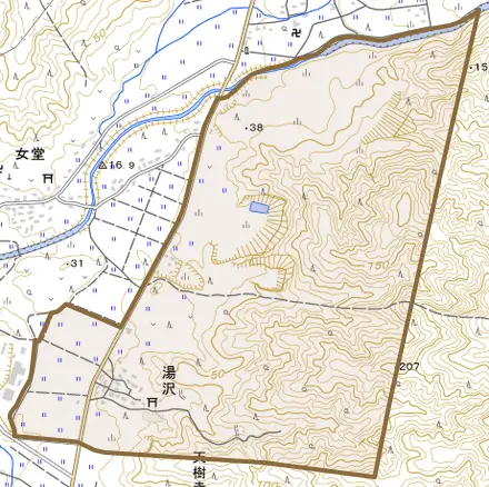 湯沢とその周辺の地図。町の範囲を重ねている