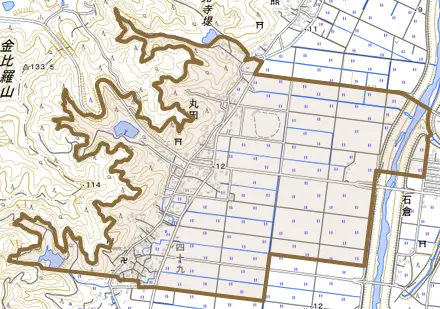 丸田とその周辺の地図。町の範囲を重ねている