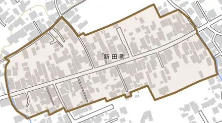新田町とその周辺の地図。町の範囲を重ねている