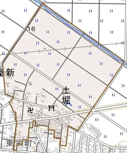 土堀とその周辺の地図。町の範囲を重ねている