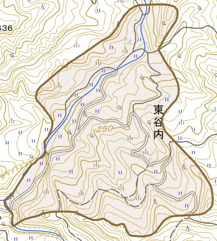 大字東谷内とその周辺の地図。町の範囲を重ねている