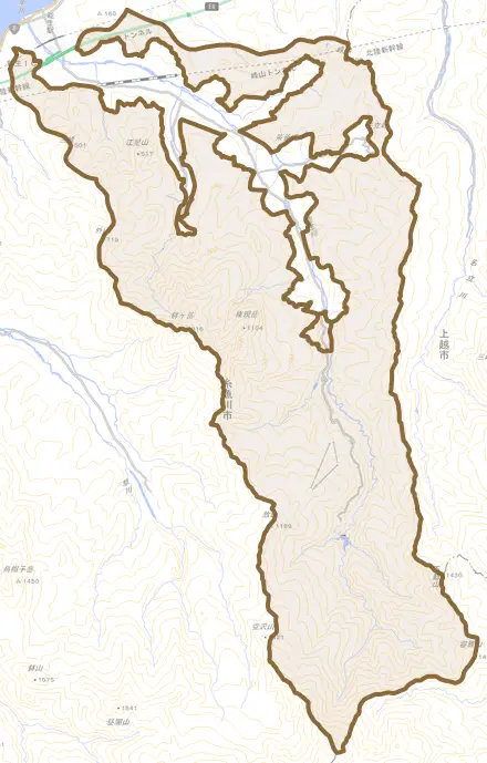 大字西飛山とその周辺の地図。町の範囲を重ねている