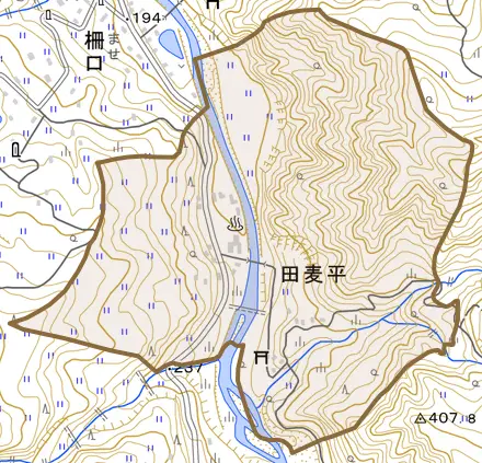 大字田麦平とその周辺の地図。町の範囲を重ねている