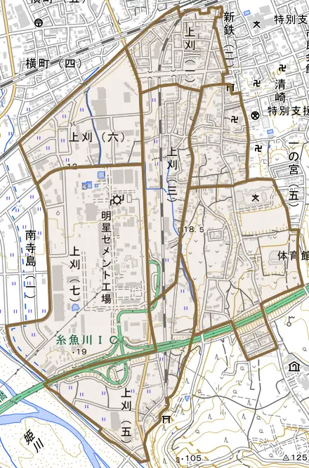 上刈とその周辺の地図。町の範囲を重ねている