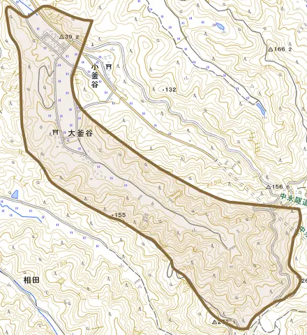 大字大釜谷とその周辺の地図。町の範囲を重ねている