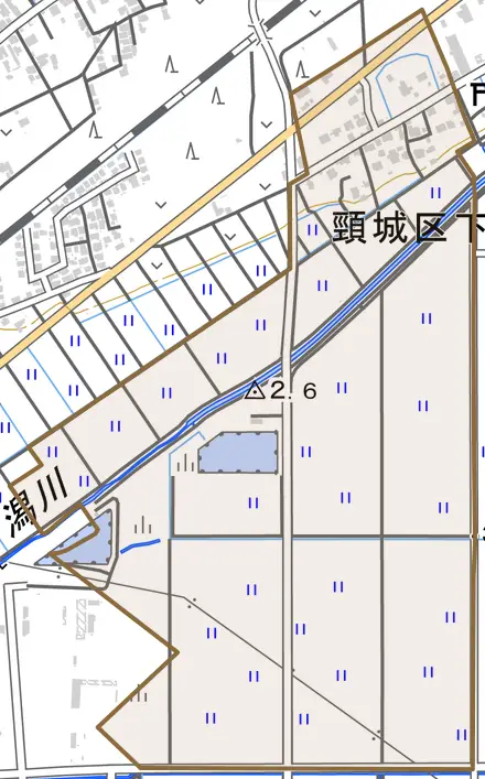 頸城区下米岡とその周辺の地図。町の範囲を重ねている