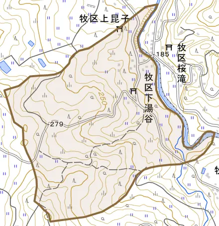 牧区下湯谷とその周辺の地図。町の範囲を重ねている