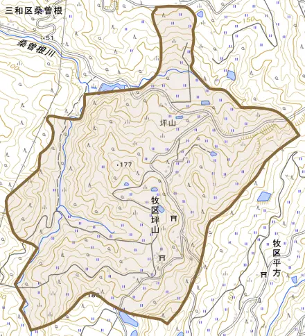 牧区坪山とその周辺の地図。町の範囲を重ねている