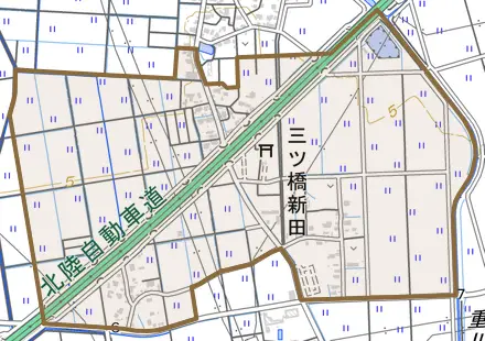 大字三ツ橋新田とその周辺の地図。町の範囲を重ねている